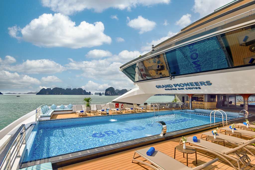 Ha Long Bay Views 